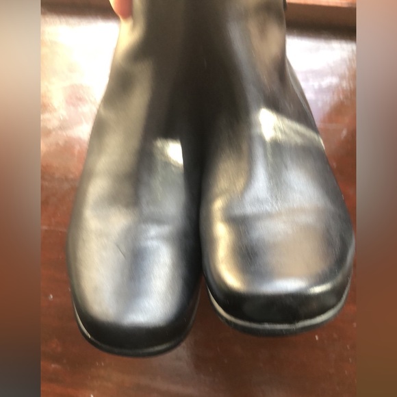 Clarks Black Leather Ankle Boot  Zip  Size 6.5 M  EUC Side Buckle Med Heel - Picture 11 of 16